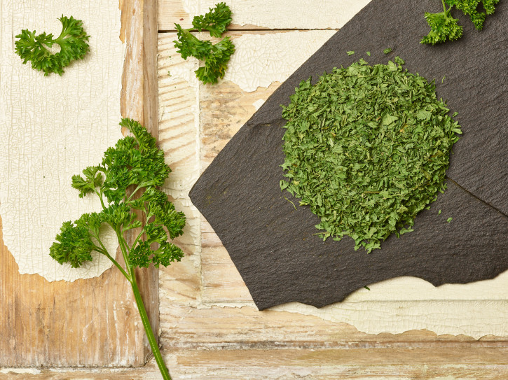 Petersilienblätter Mooskrause gerebelt - 1 kg